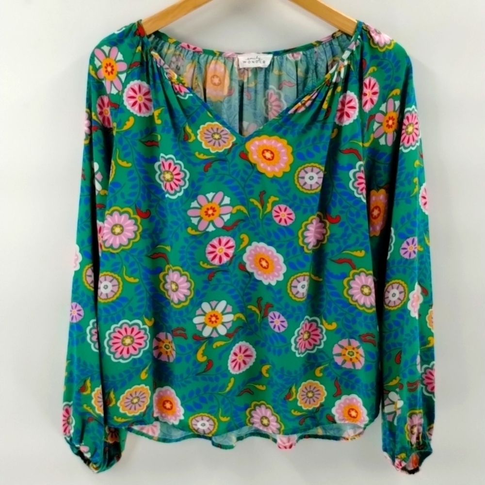 Emily Wonder blouse peasant top green floral size medium v neckline flowy top